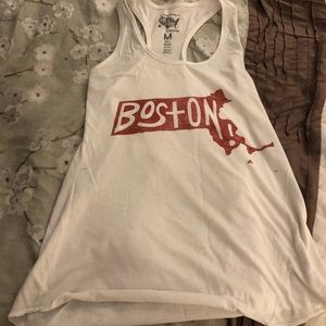 💥FINAL DAYWhite medium Boston racer back tank top